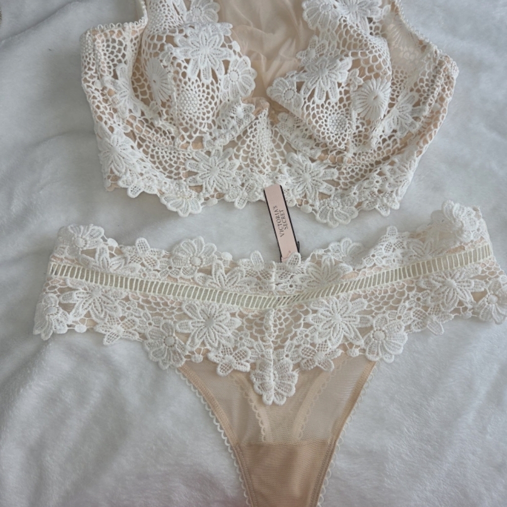 Victoria's Secret Floral Lace Panty Set - Cream